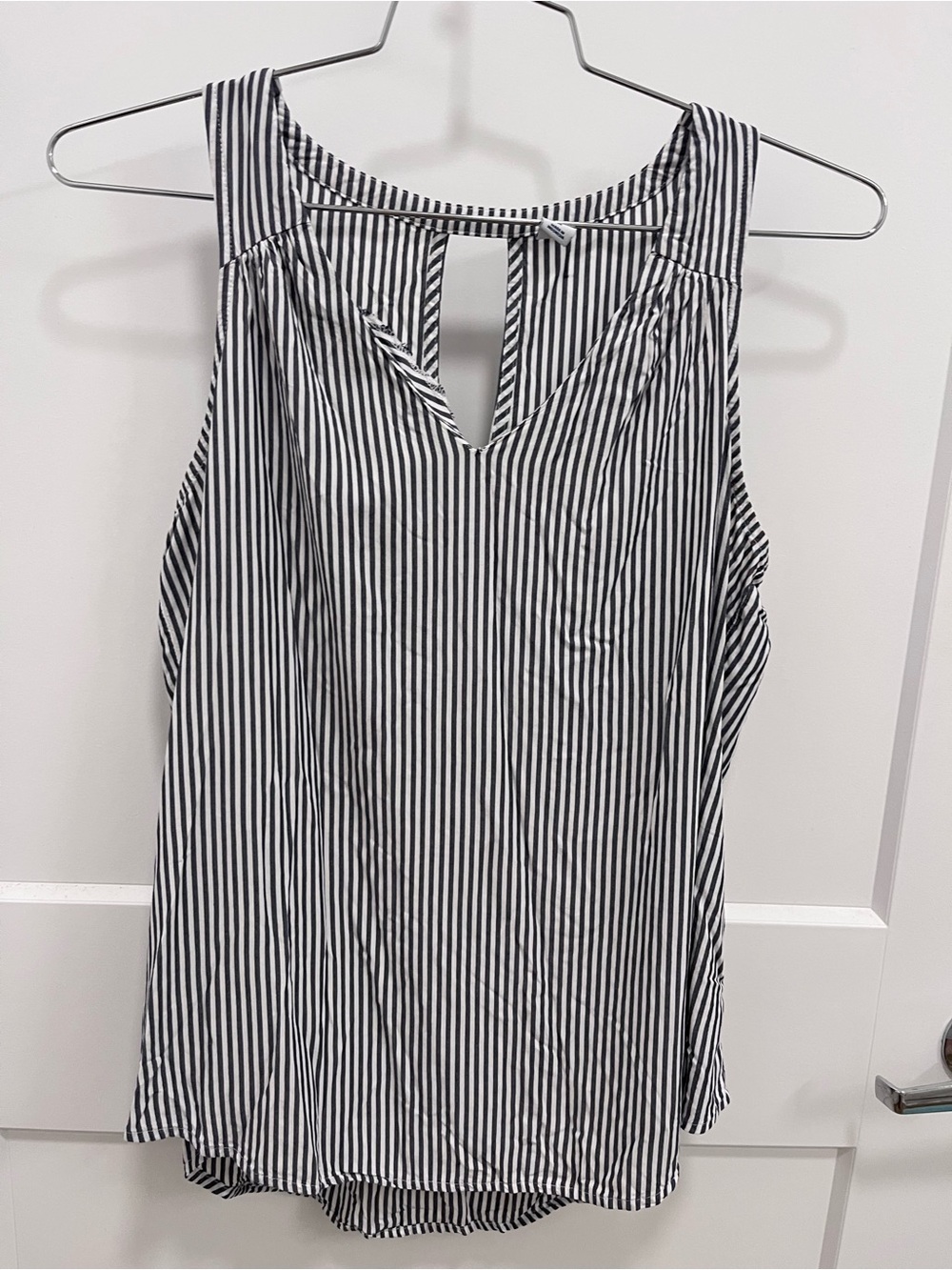 Old Navy Gray & White Striped Sleeveless V-Neck Tank
